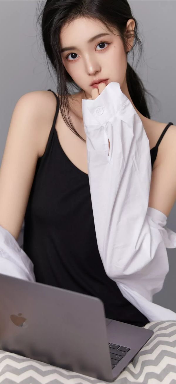 Chen Ziyi Photo Album-Super Clear Wallpaper Edition - iNEWS