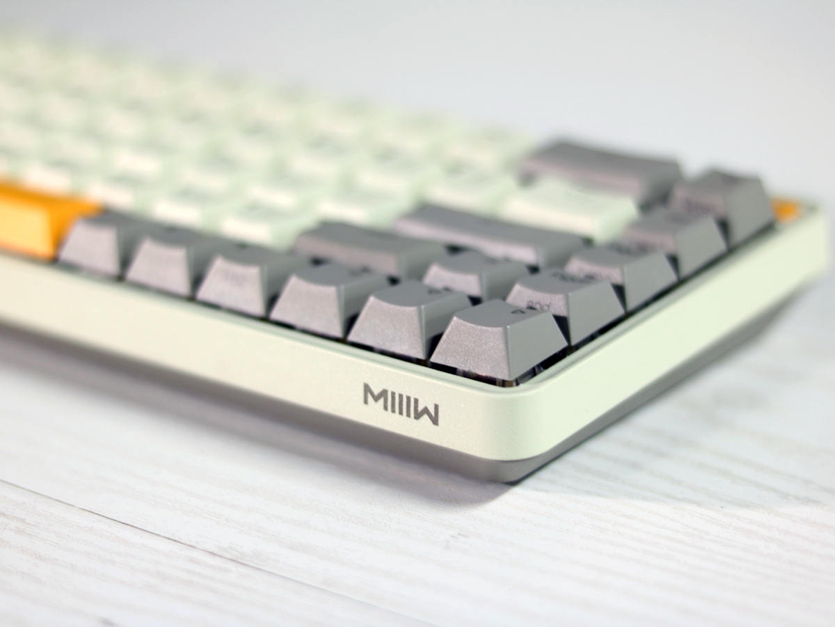 Experience Miwu ART mechanical keyboard small and portable, the first