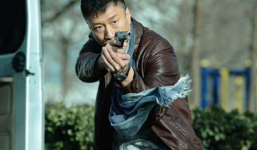 Sun Honglei and Liu Yijun acted as the policeman, Jiang Shuying and ...