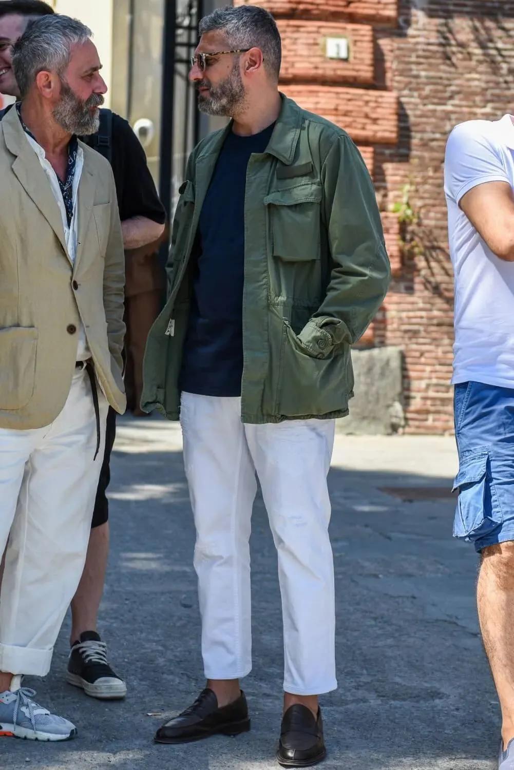 The khakis that a man wears most in his life have a black history? iNEWS