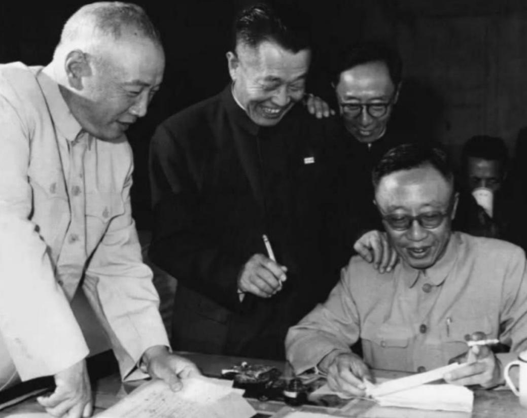 In 62, Mao Zedong invited Emperor Puyi to dinner, and asked during the ...