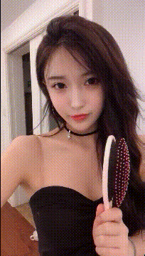 非常邪恶的美女动图：妹子集体练蛤蟆功？