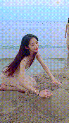 大胸翘臀美女GIF：结个婚累垮了，还有精力洞房花烛夜吗？