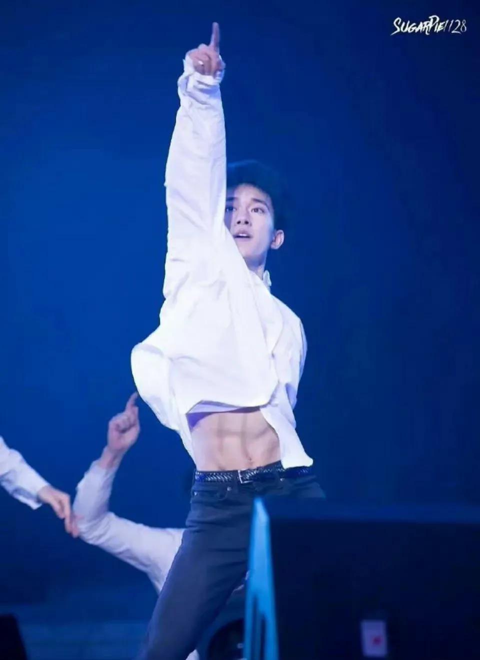 It turns out that male stars like to show their abs!!Li Xian, Wang Yibo ...