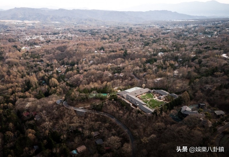 The rich also love the Japanese environment!Bill Gates built a private