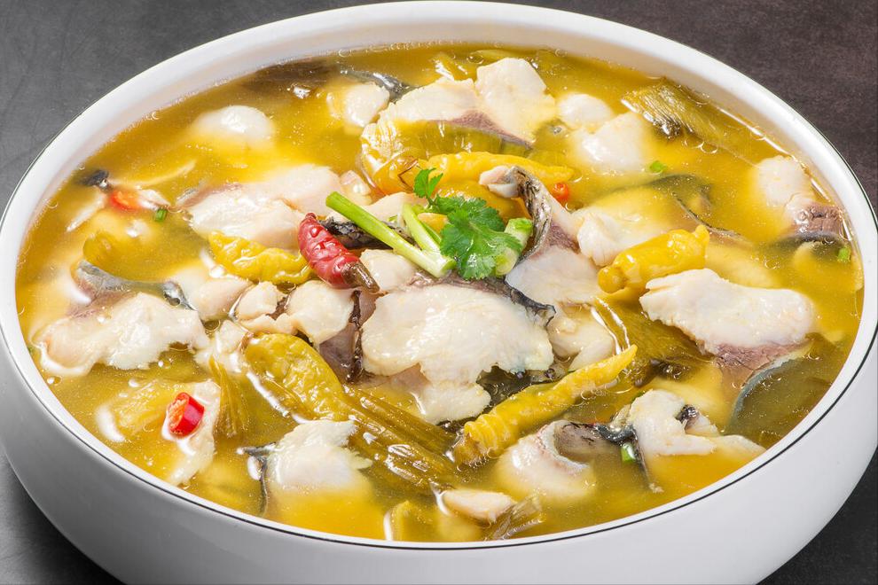 When making sauerkraut fish, don't cook it directly. Keep in mind 2 key