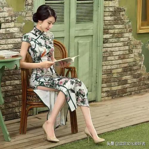 The encounter between cheongsam and bonsai, a kind of alluring beauty ...