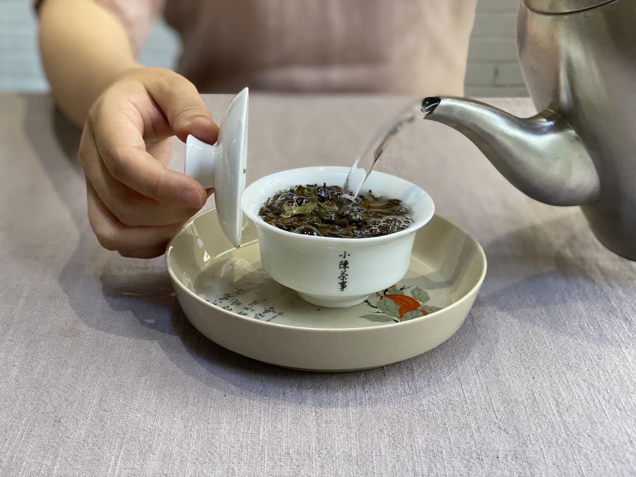 How to drink white tea cakes?Should I pry it before drinking, or pry it