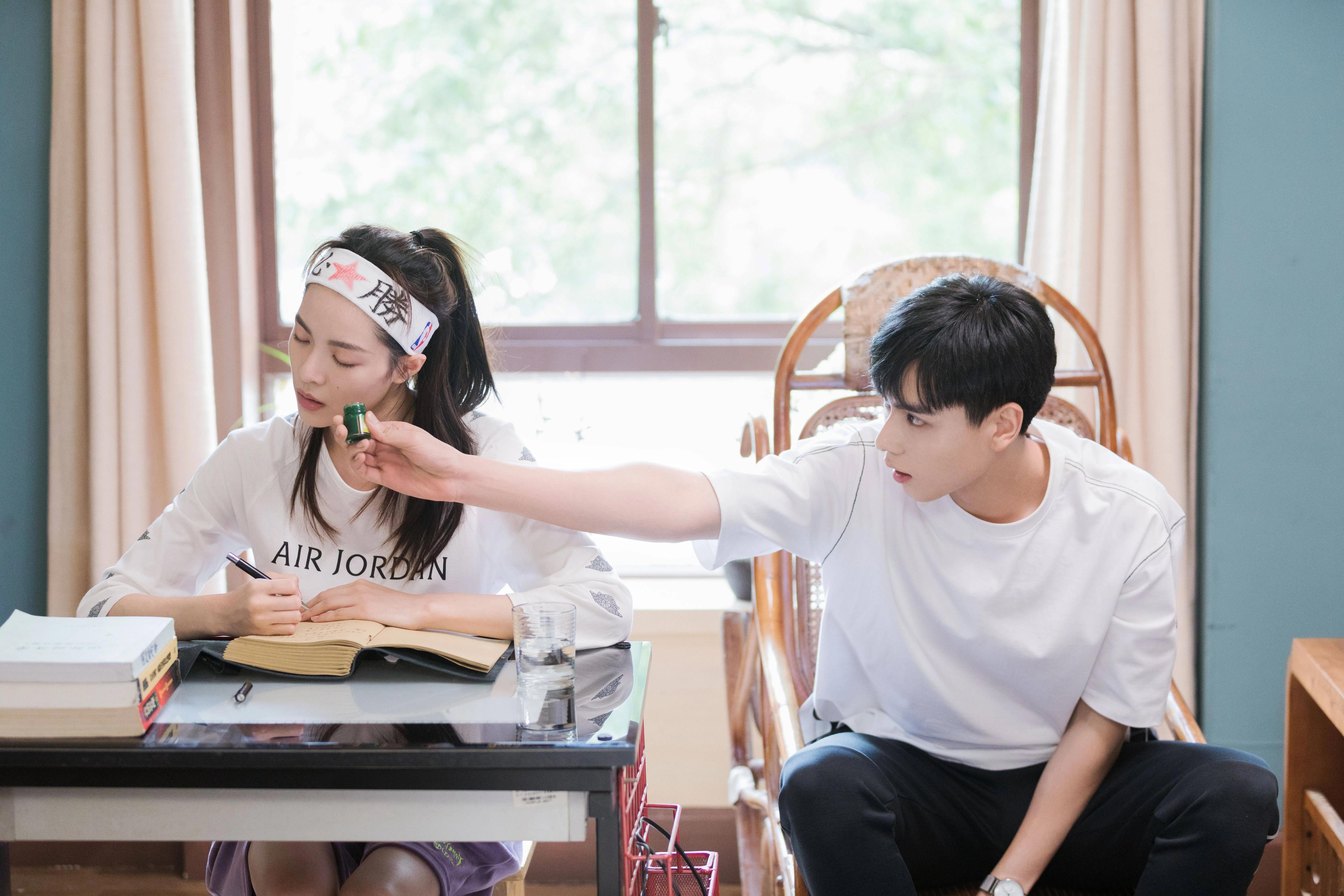 Zhong Chuxi: With Fanghua becoming famous, Li Xian is her gossip ...