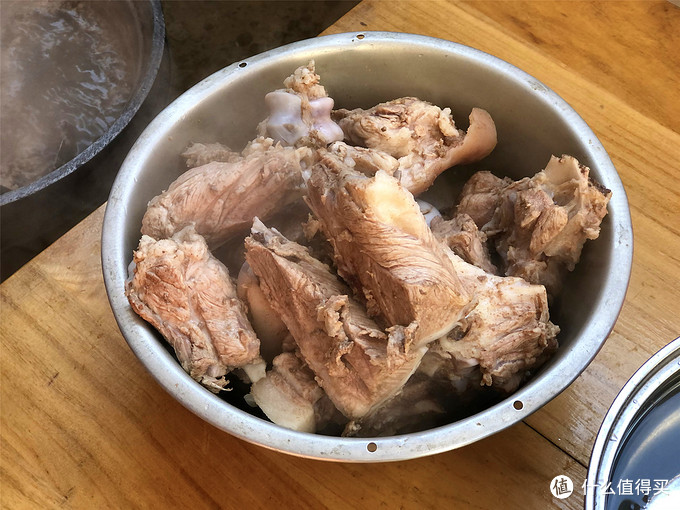 煮排骨猪骨头时，记住“2不放3窍门”，肉香味道正，汤鲜香-图片6