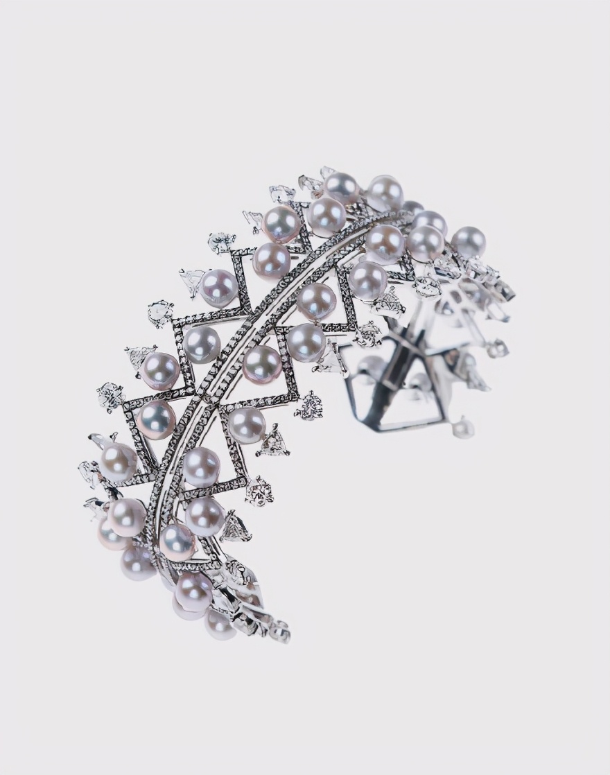 Greek jewelry designer 4 times won the "Oscar in jewelry industry