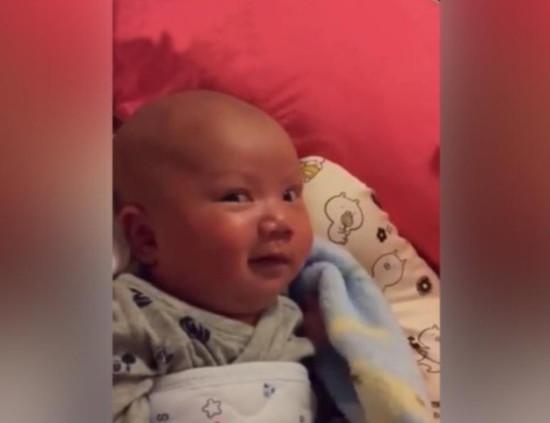 Why do some babies "fart" so stink?Not a good thing, novice parents