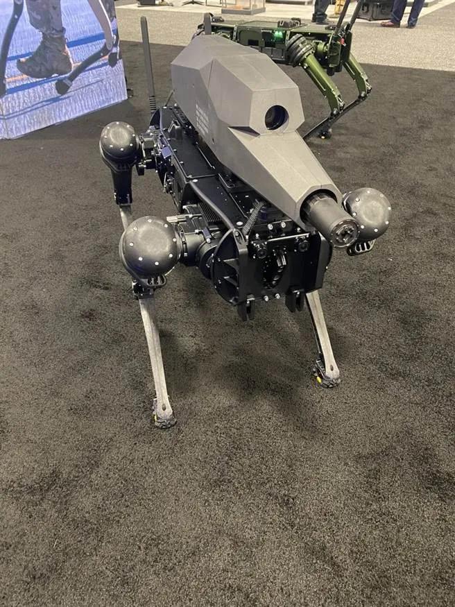 Canine Terminator?Military robot dog installs 6.5mm rifle - iNEWS