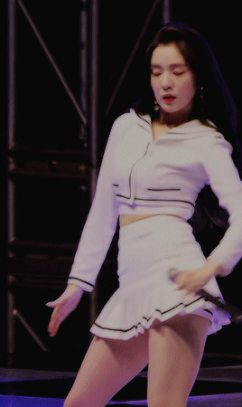 可爱的美女动图图片：这么萌的妹子，好想和她谈恋爱