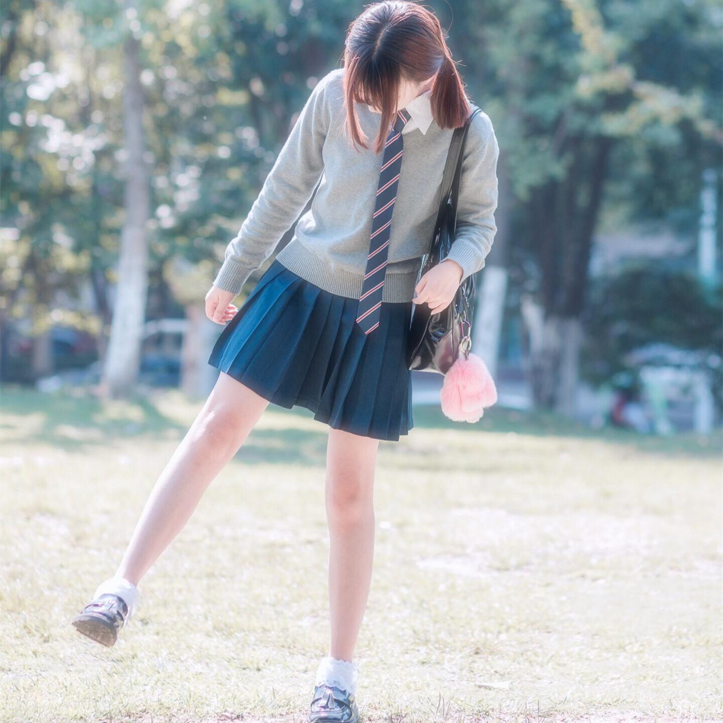 World-class doubt: Japanese girls in winter bare-leg short skirts, don ...