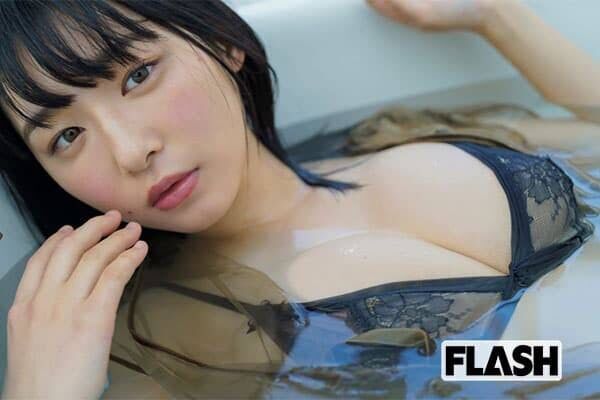 日本00后温柔系美少女我妻ゆりか让你心疼的想呵护！