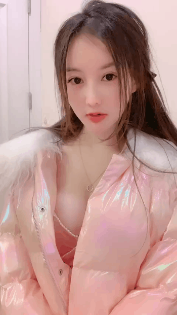 羽绒服粉嘟嘟的！很好看了！