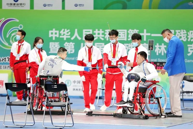 Shaanxi team Xiao Rong wins silver medal in wheelchair fencing event ...