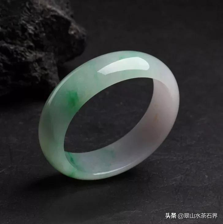 Jadeite is expensive in green, why is the colorless ice jade so