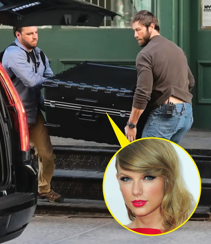 The group stars fight against the annoying paparazzi. After watching