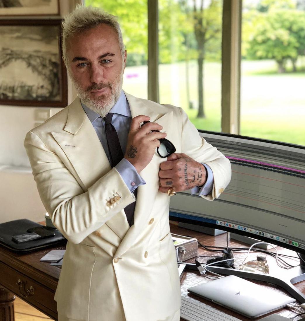 Live To Old Age 51 Year Old Italian Private Uncle Gianluca Vacchi Wears