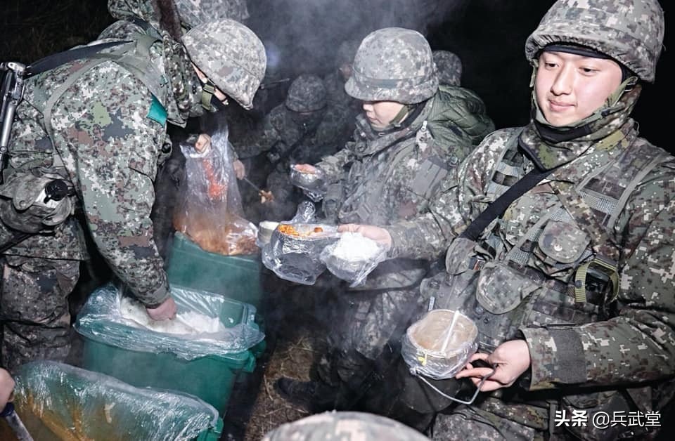 Korean soldiers' food is not as good as prison food?Mainly kimchi, lack ...