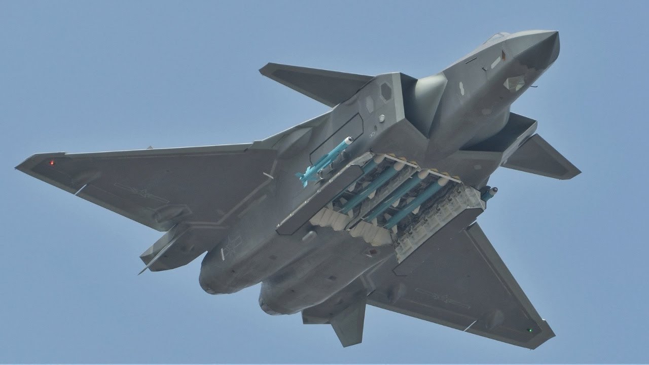 Su 57 finally opened its bomb bay! The 4+2 configuration is the same as ...