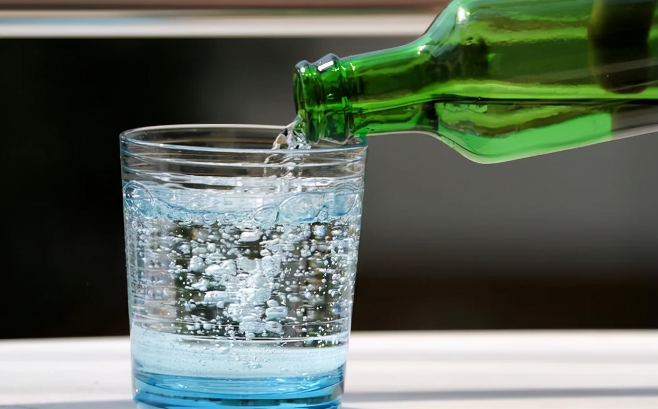 For people with gout, can drinking "soda water" lower uric acid?Look at the doctor's answer and