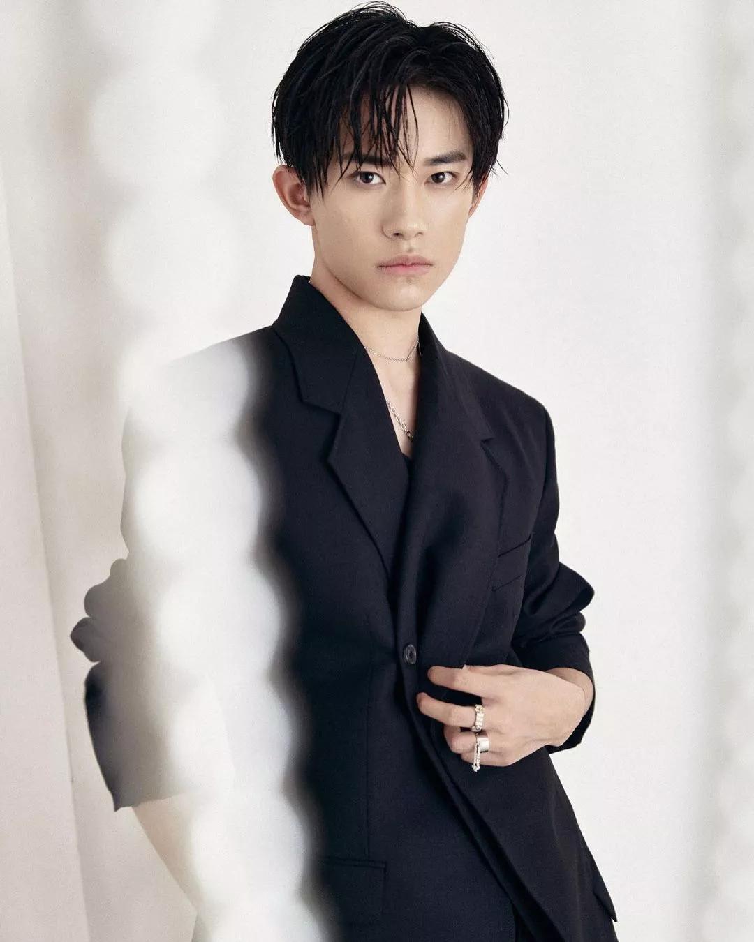 Counterattack the male god Yi Yang Qianxi - iNEWS
