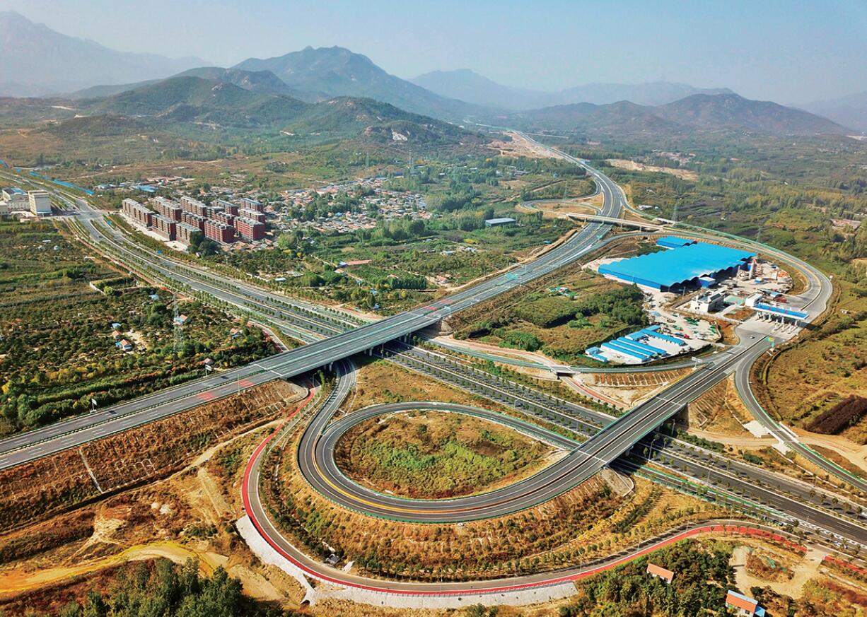 济泰高速10月27日正式通车我市将适时开通济泰间东线城际公交济泰区间