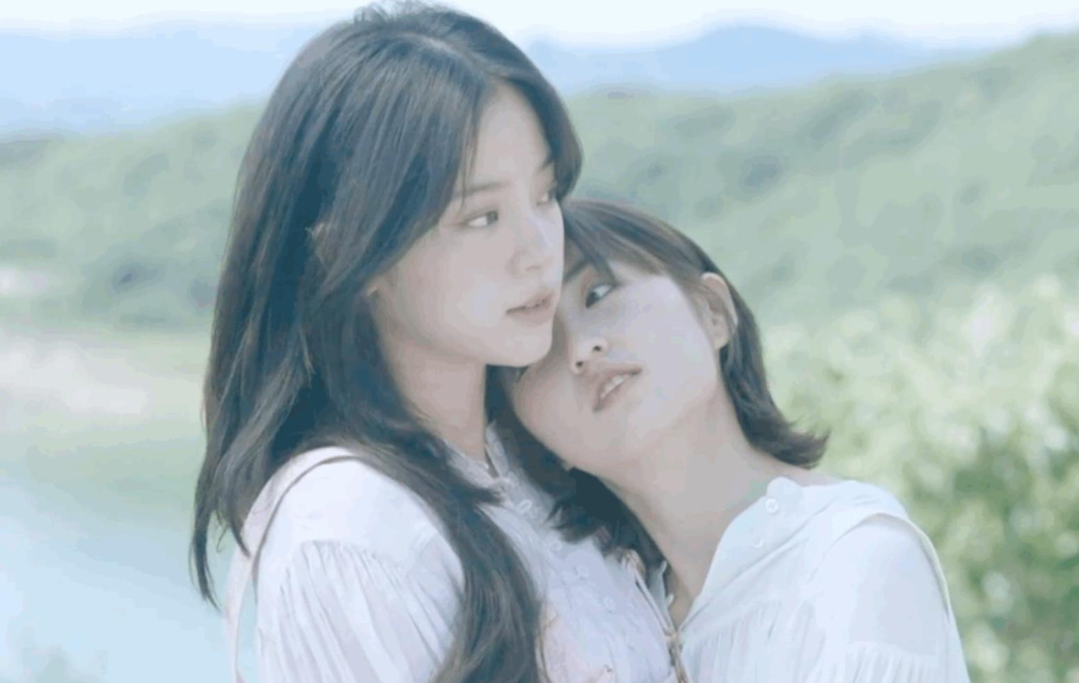 Ouyang, Nana and Zhang Zifeng appear on the cover together , the ...