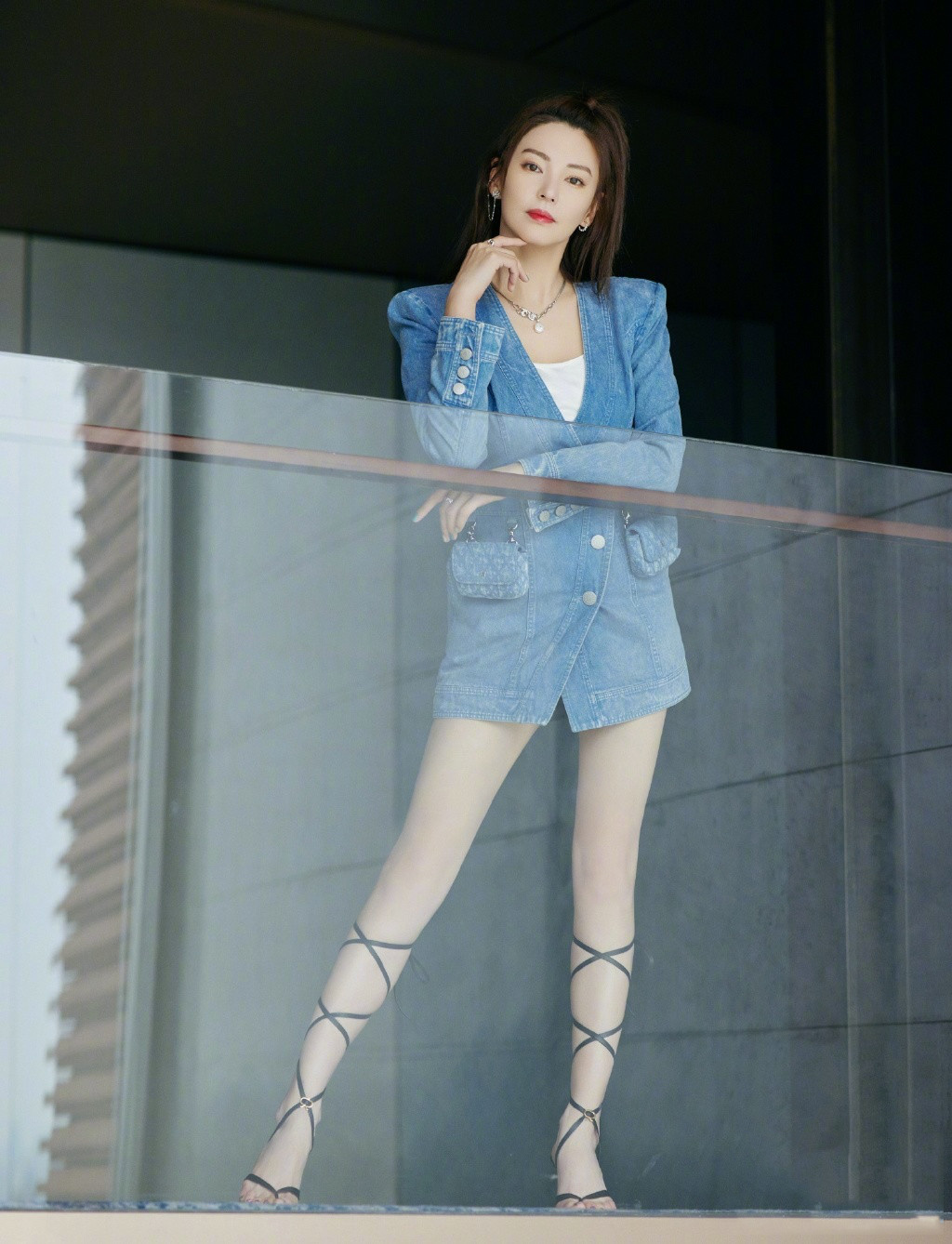 Zhang Yuqi Wears Lace-up High-heeled Shoes And A Blue Denim Skirt. She 