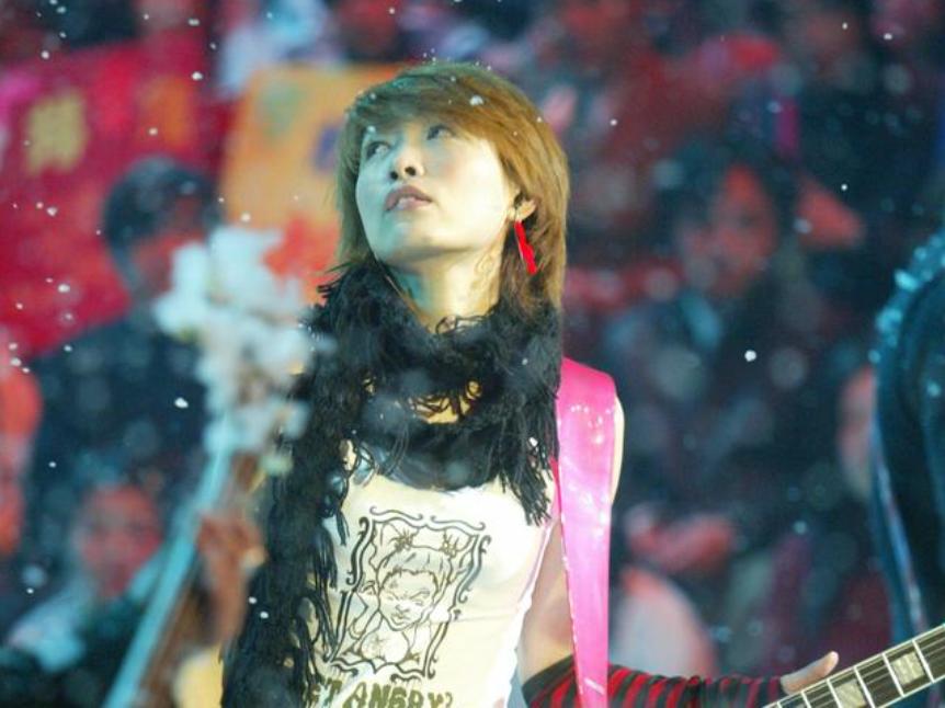 Singer Chen Lin jumped down from the 9th floor, leaving behind two ...