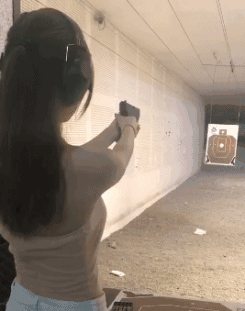 漂亮美女动图：瑜伽，这个柔软度可以