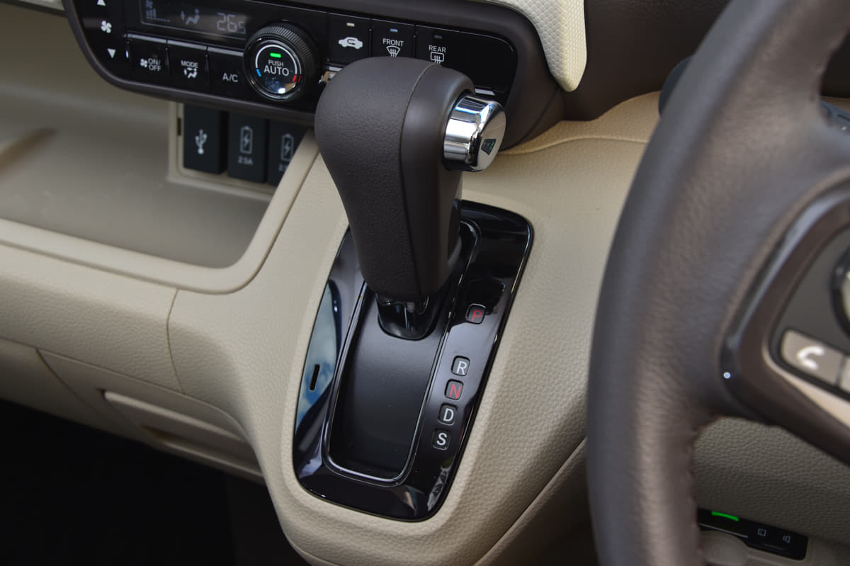 What does the car shift lever B and S mean?In what kind of scenario is