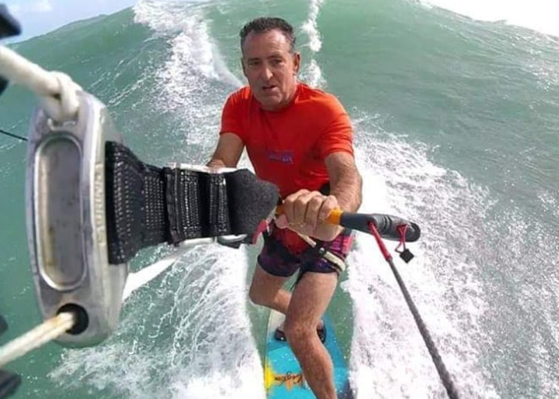 Kite surfer was swept up 122m and hit the house and died in a sudden