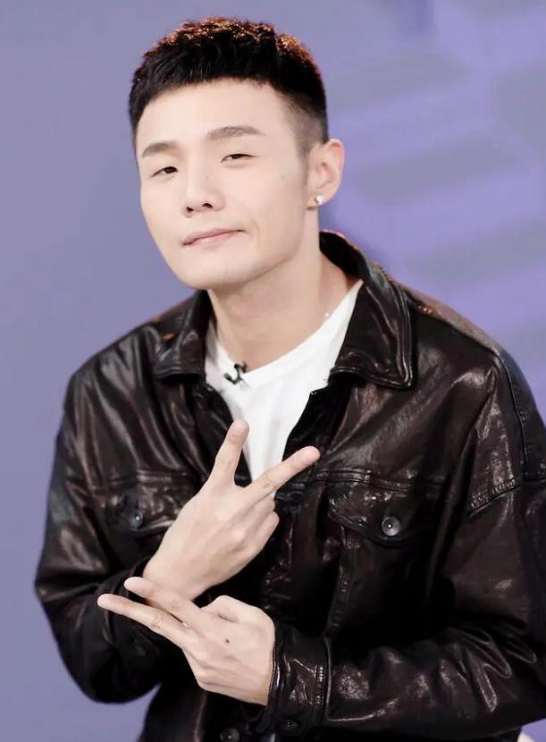 Li Ronghao took a handsome selfie and confidently said that fans have a ...