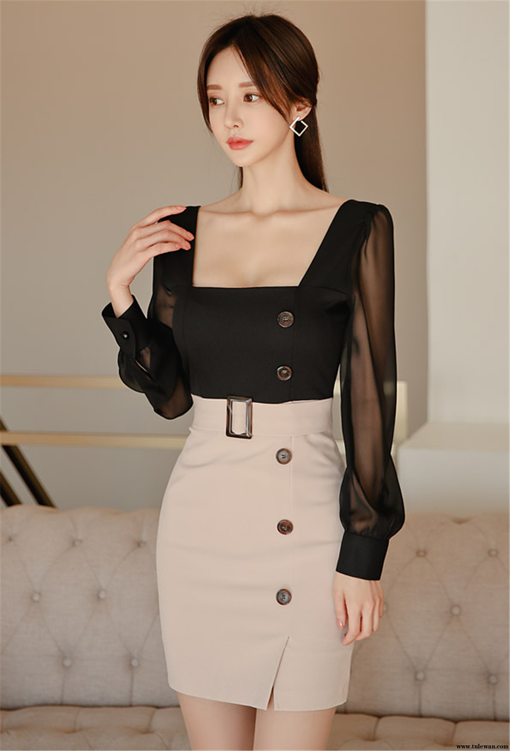 孙允珠丨海棠蕾丝花苞雅黑轻纱束腰裙