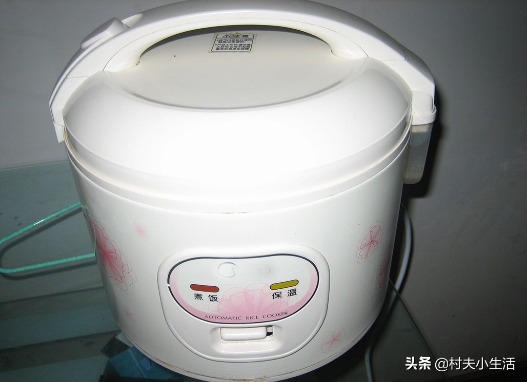 The rice cooker has been used for a year, and the coating on the inner