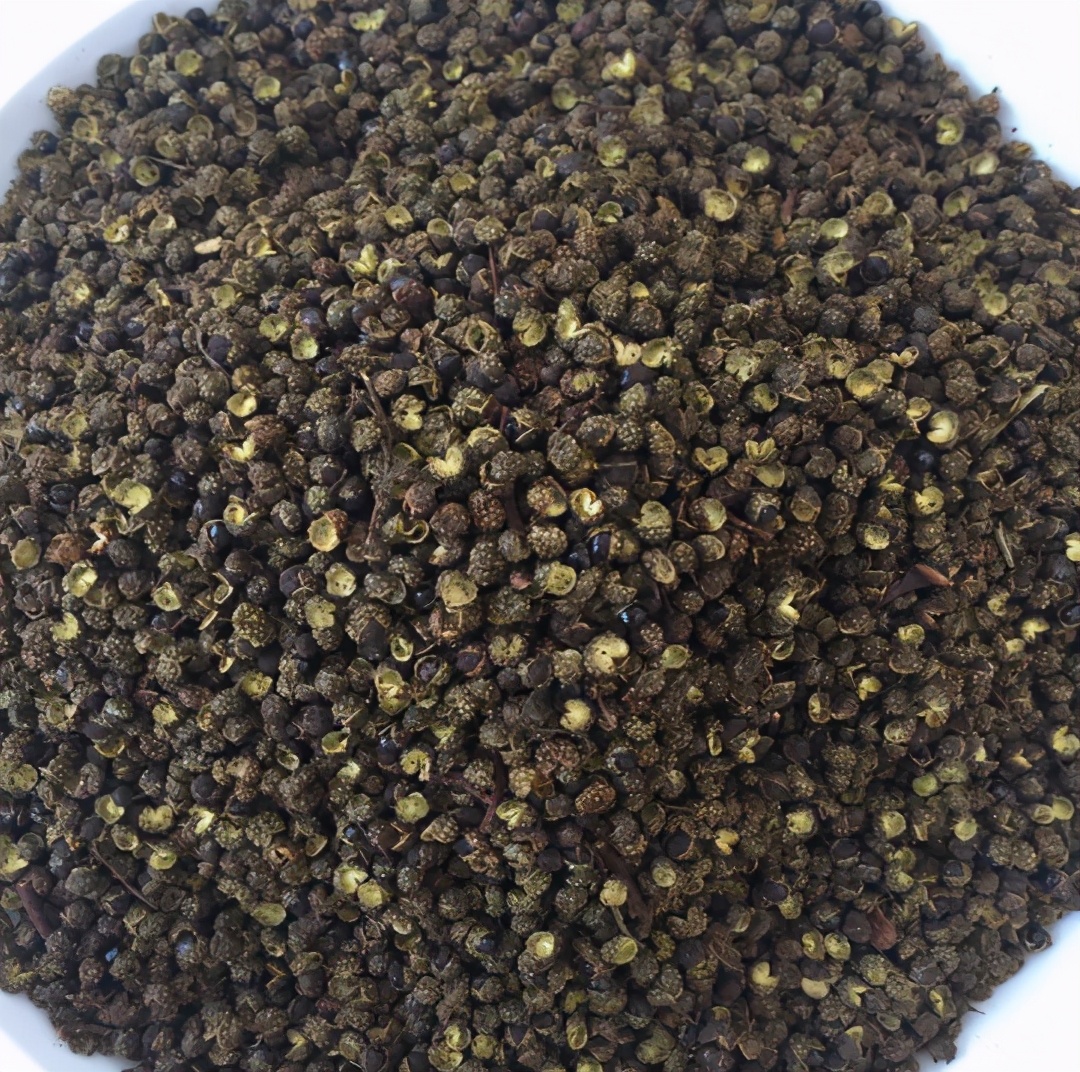 What is the difference between Sichuan pepper, vine pepper, and sesame