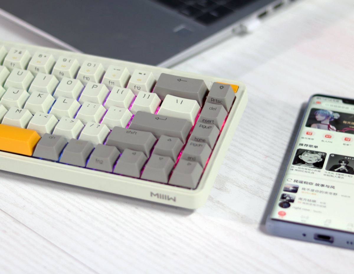 Experience Miwu ART mechanical keyboard small and portable, the first