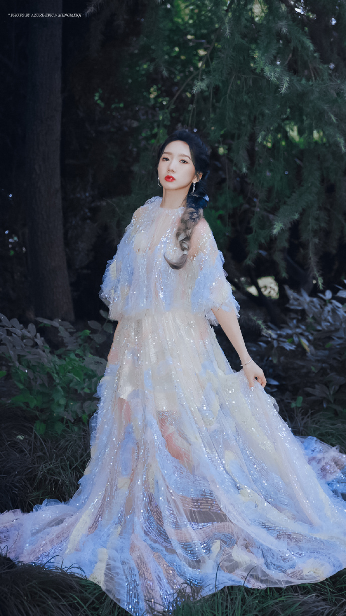 Actress wears hate Tian Gao accepts award: Guan Xiaotong is walked by ...