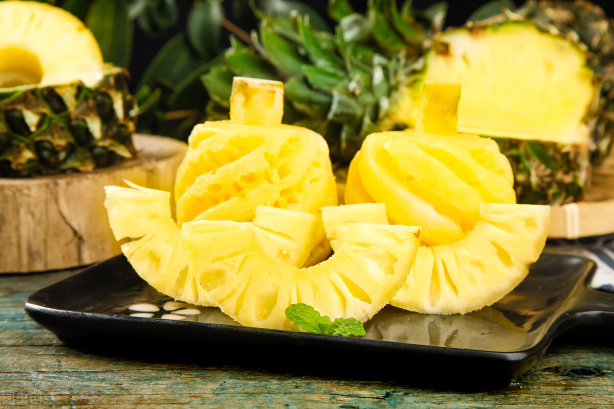 Don't miss the pineapple season, tricks eat pineapple iNEWS