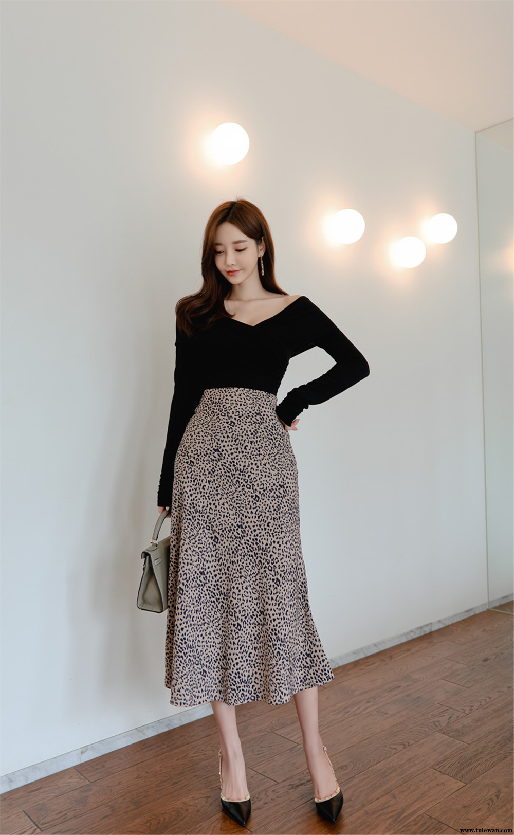 孙允珠丨巴伦西亚纯黑简式豹纹及膝裙