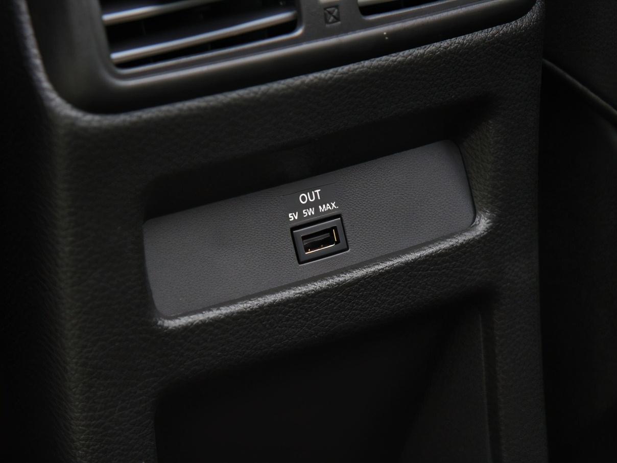 Why can't the USB port of Qashqai be charged? iNEWS