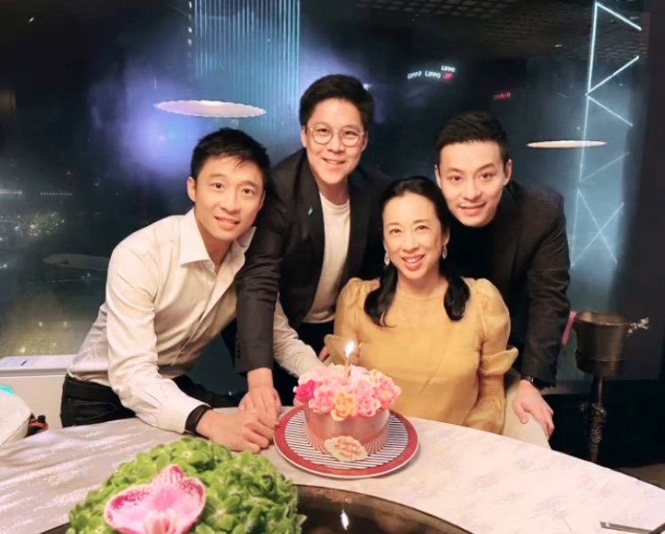 The Three Brothers Huo Qigang Celebrated Their Mother Chu Lingling's ...