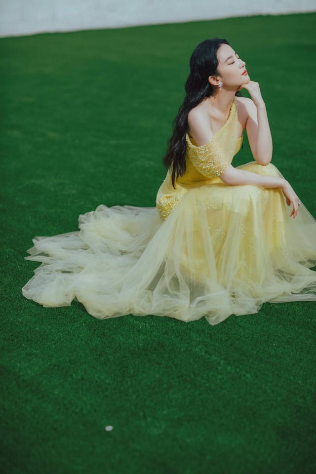 Liu Yifei Yellow Tube Top Dress - iNEWS