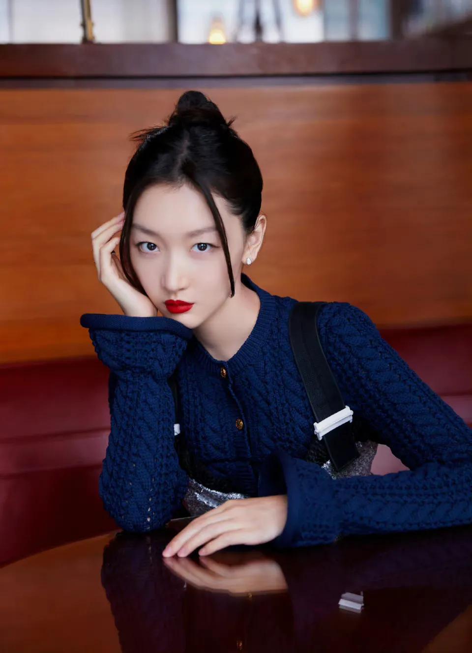 Dongyu Zhou wears Louis Vuitton 2022 early spring series, warm and ...