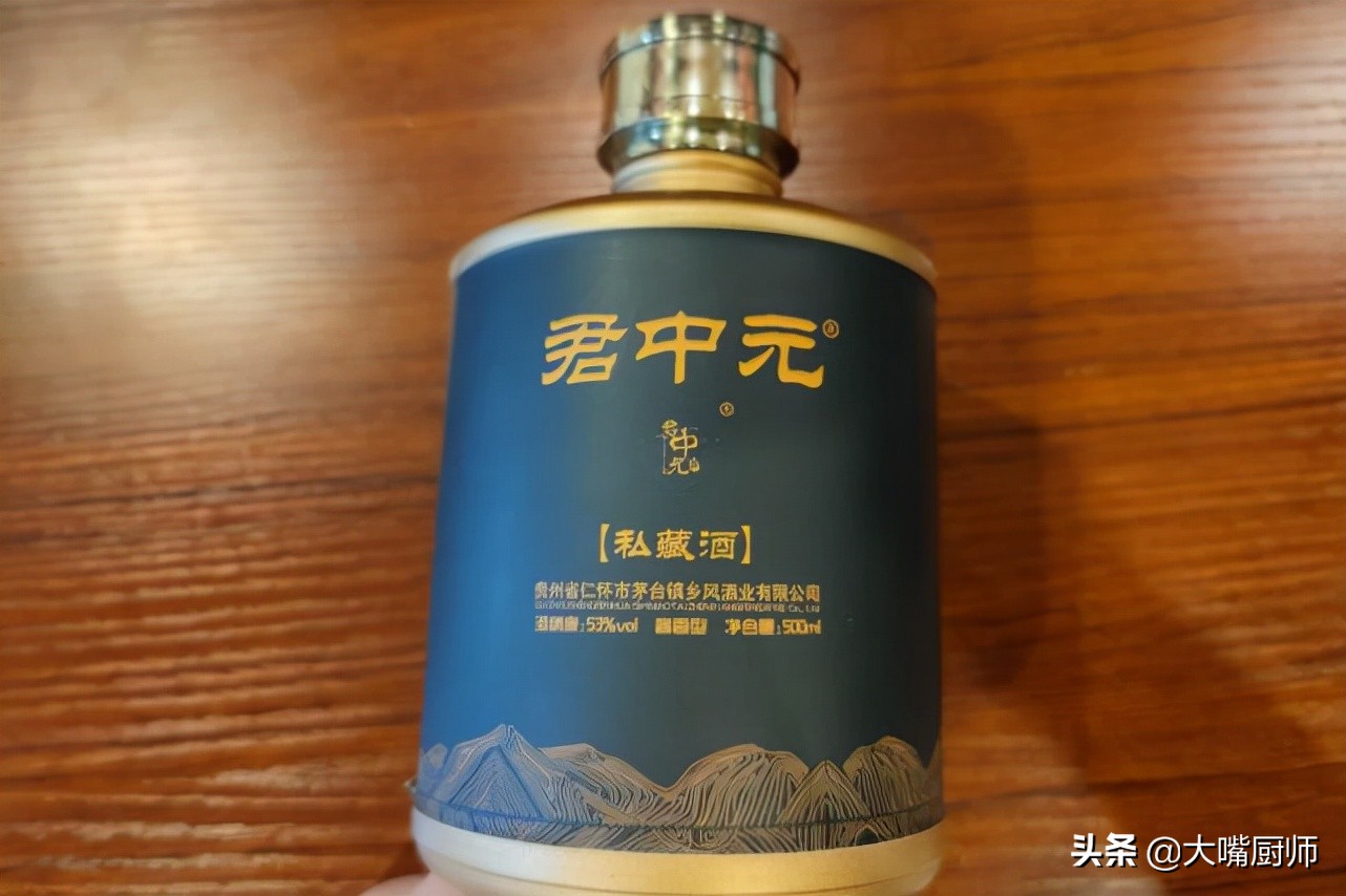 3 "Pure Grain Sauceflavored Liquor" in the supermarket, the price is