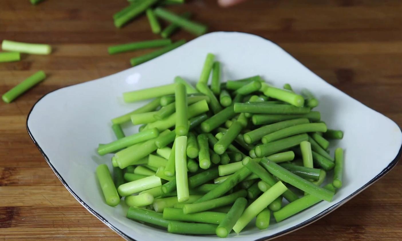 The best way to eat garlic moss, it's delicious, it's greedy, and the